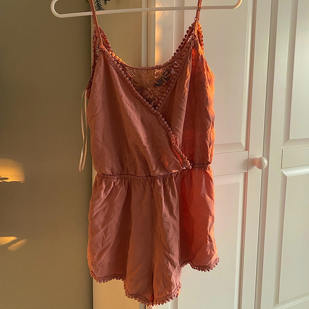 pink/dusty rose colored romper w/ lace accents